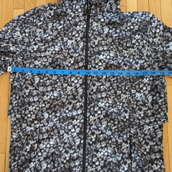 Joe Fresh Lightweight Windbreaker - Picture 6 of 7